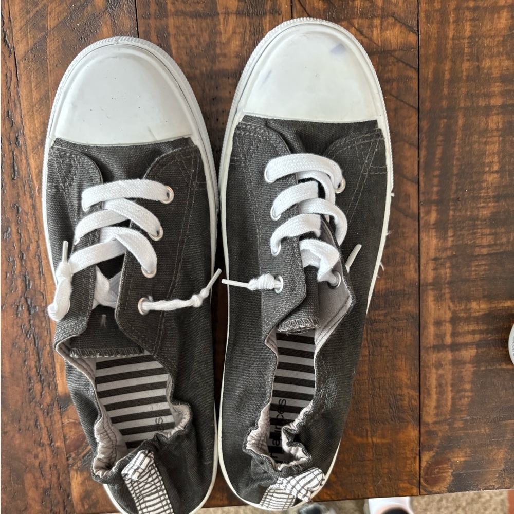 Maurice’s slip on shoes size 11